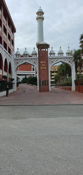 Außenansicht Royal Taj Mahal Hotel
