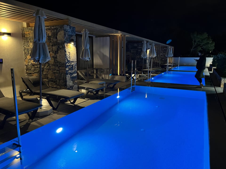 Pool Petousis Hotel & Suites