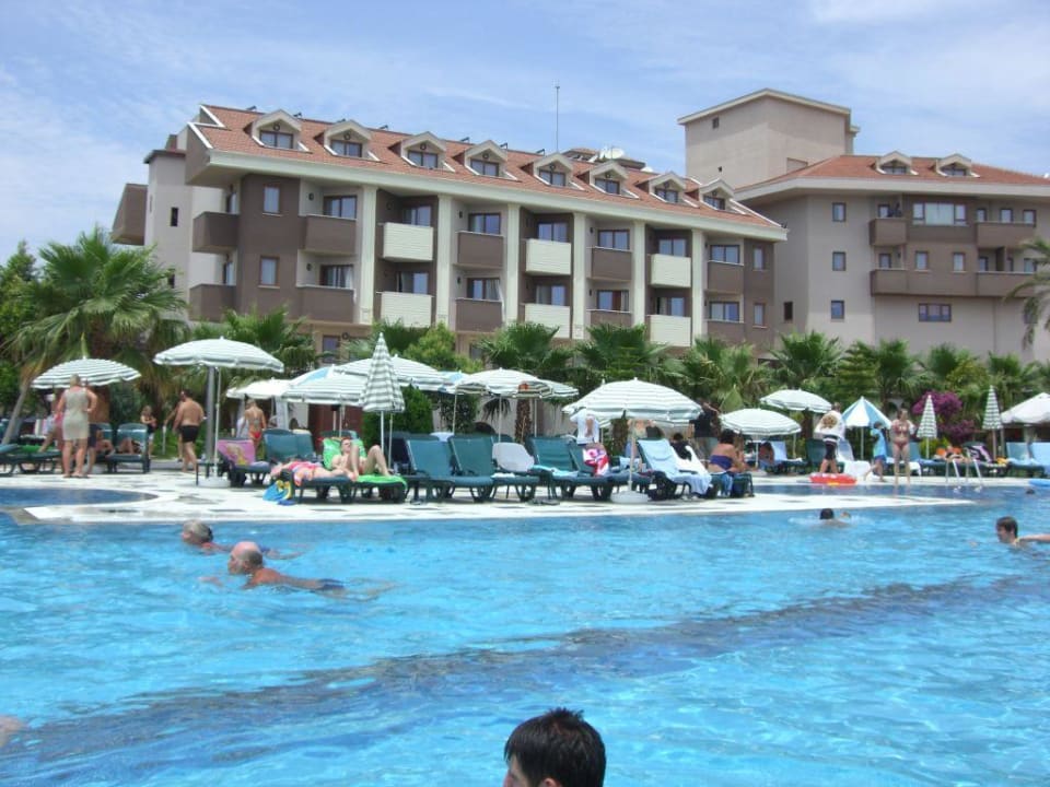 Hotelansicht vom Pool Hane Family Resort