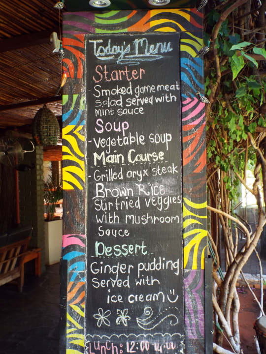 Menütafel für das Abendessen Kalahari Anib Lodge
