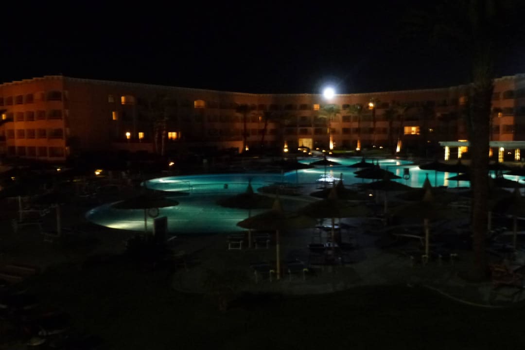 Abends  Beach Albatros Resort