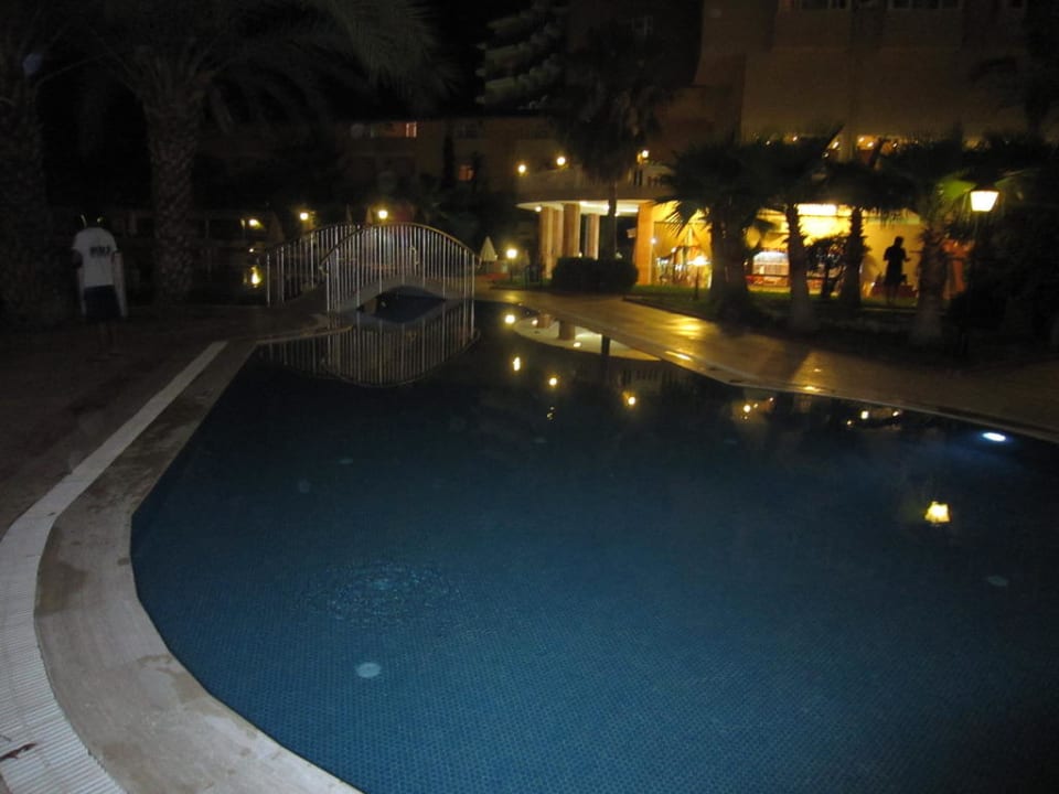 Pool bei Nacht Mira Meridia Beach Hotel