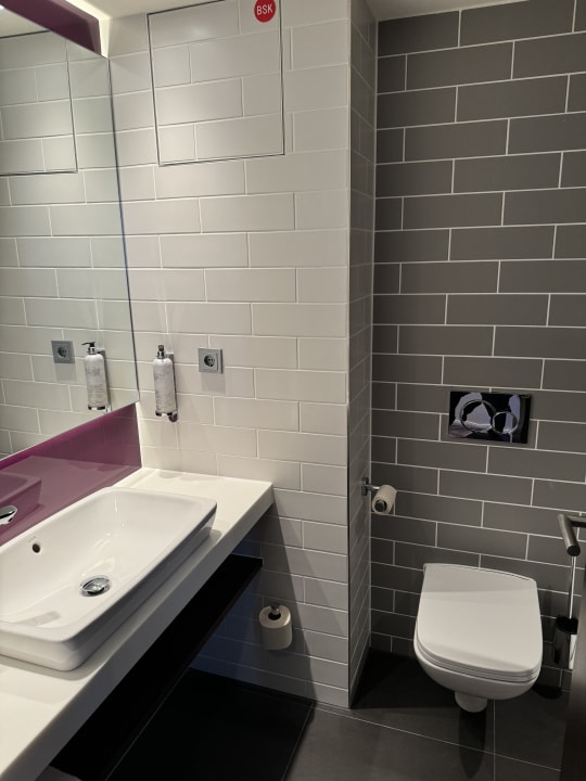 Zimmer Premier Inn Stuttgart City Centre Hotel