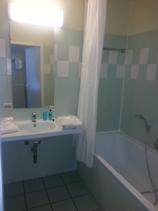 Bad unten mit Badewanne Center Parcs Park Hochsauerland