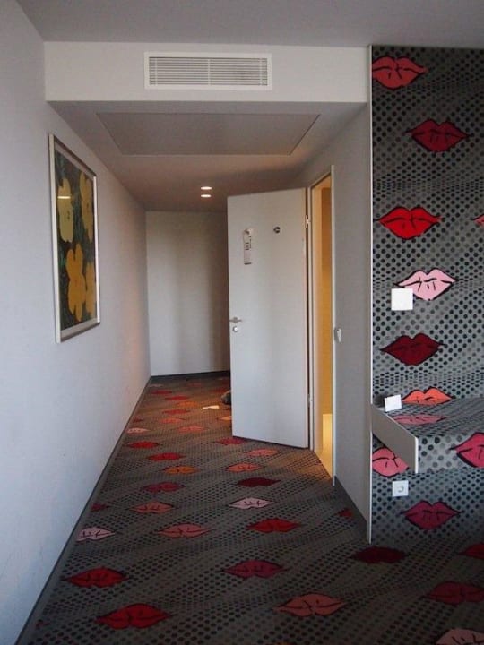 Большая прихожая Park Plaza Berlin