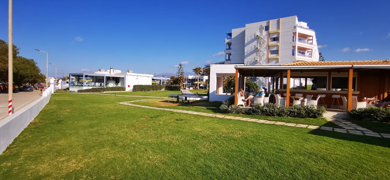 Gartenanlage Hotel Serita Beach