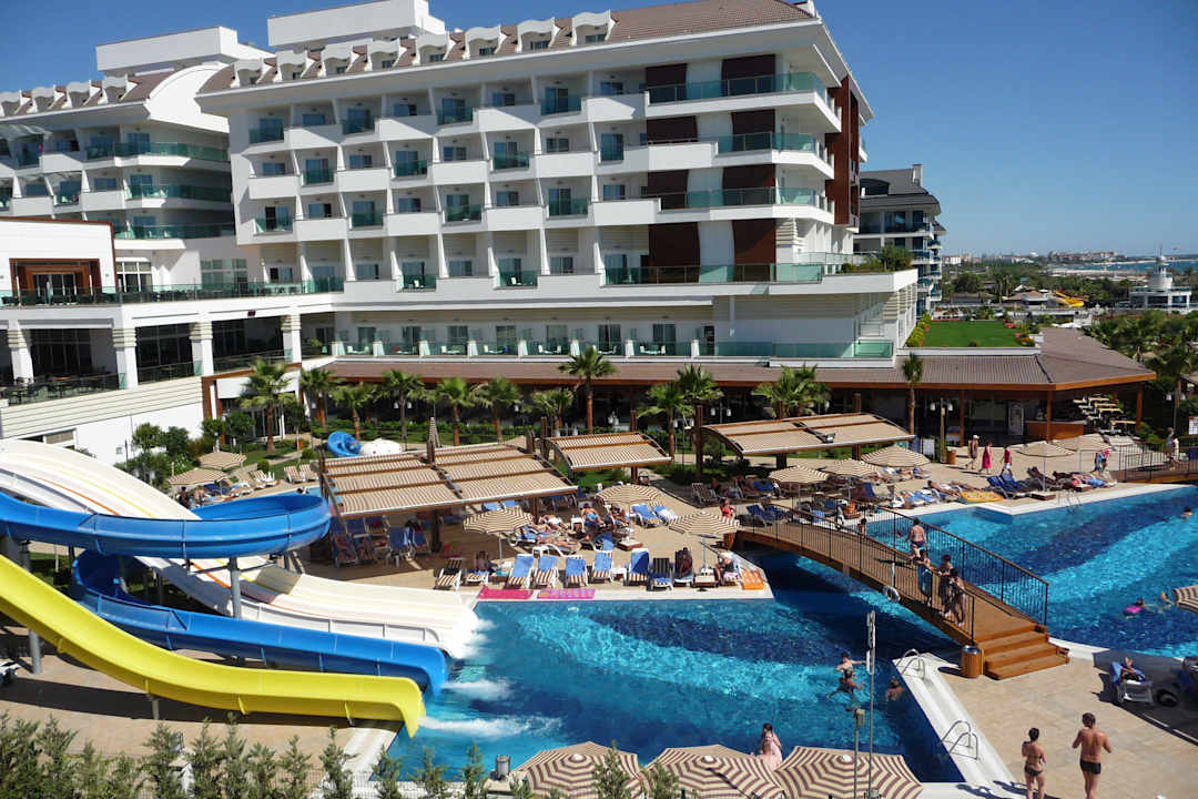 Sehr schöne Poollandschaft mit tollen Rutschen Adalya Ocean Deluxe