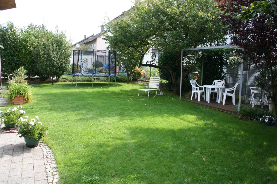 Gartenanlage Design-Ferienwohnungen by Ulrike Horster