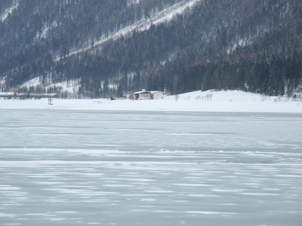 Pertisau am Achensee mit Blick auf den Hubertushof Gasthof St.Hubertus