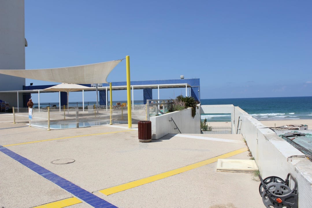 Children swimming pool Hotel Colony Beach Bat Yam Apartments