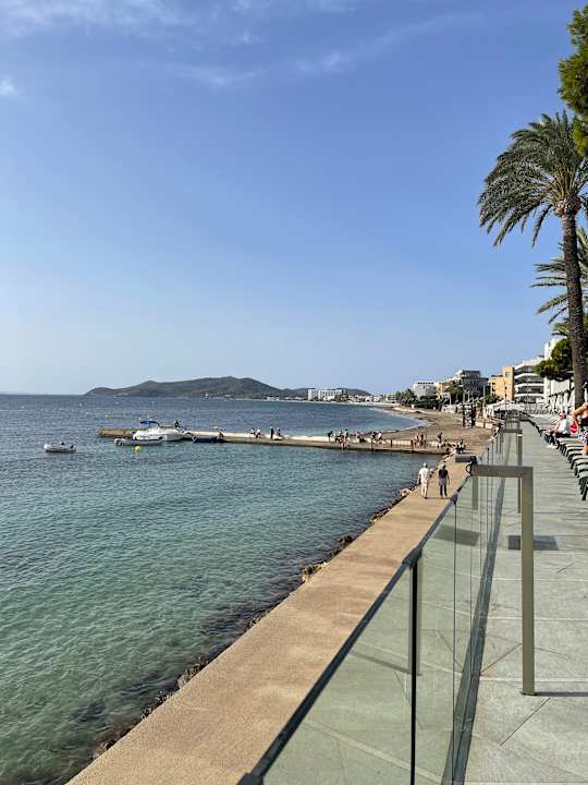 Strand The Ibiza Twiins