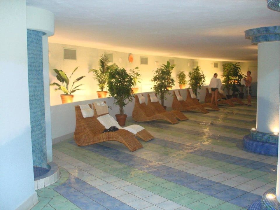 Schwimmbad im Untergeschoss Bull Escorial & Spa