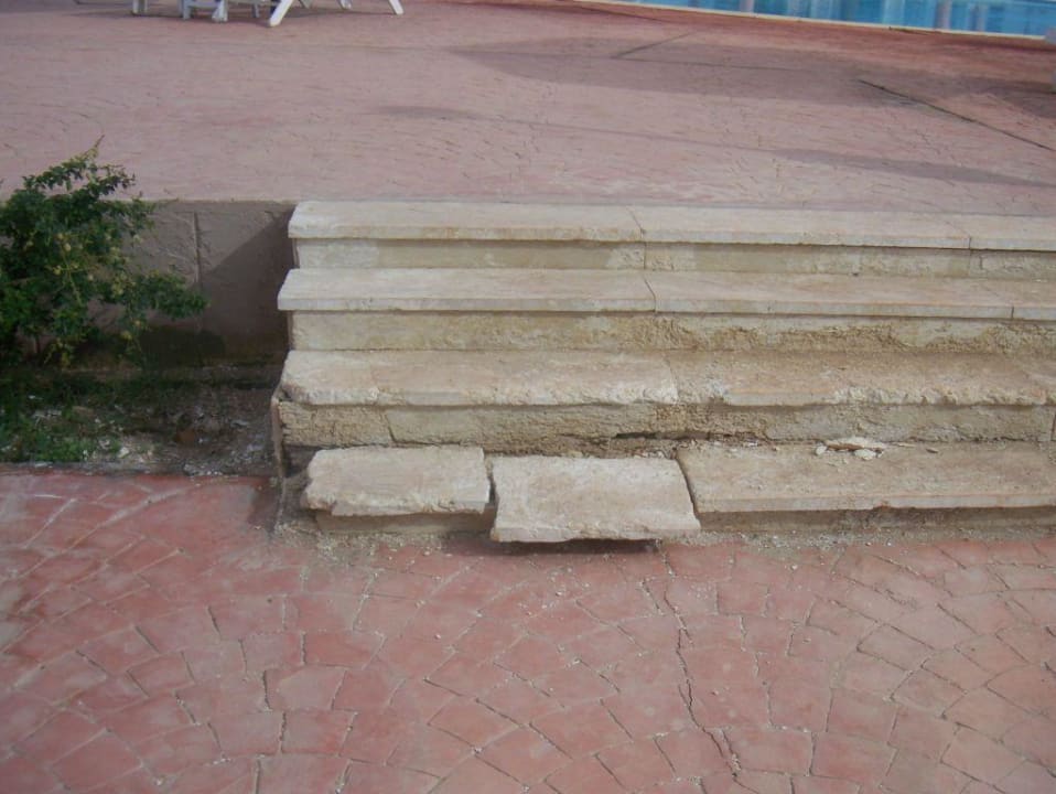 Treppe zum Swimmingpool Hotel Nefertari Beach Resort