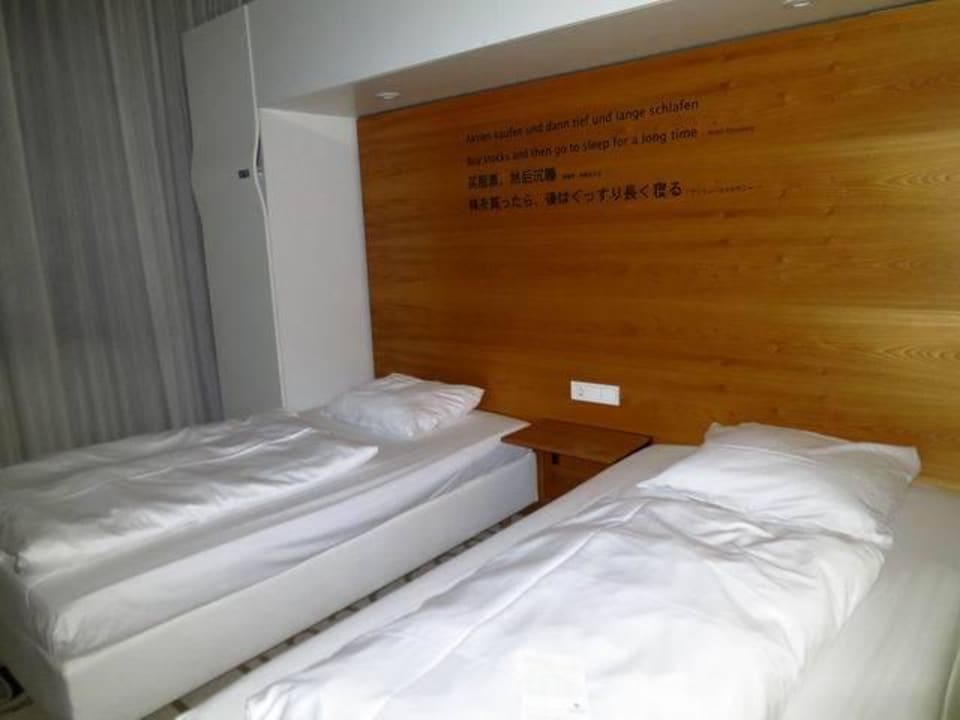 Zimmer und Ausstattung (Innenansicht) Vienna House Easy Berlin