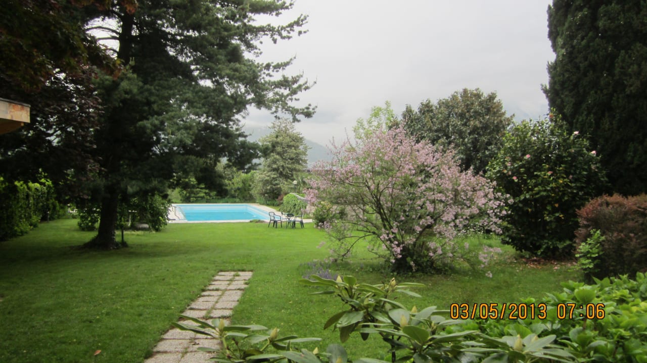 Weg am Haus zum Pool Pension Morenfeld