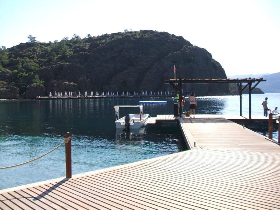 Shuttle Service D Maris Bay