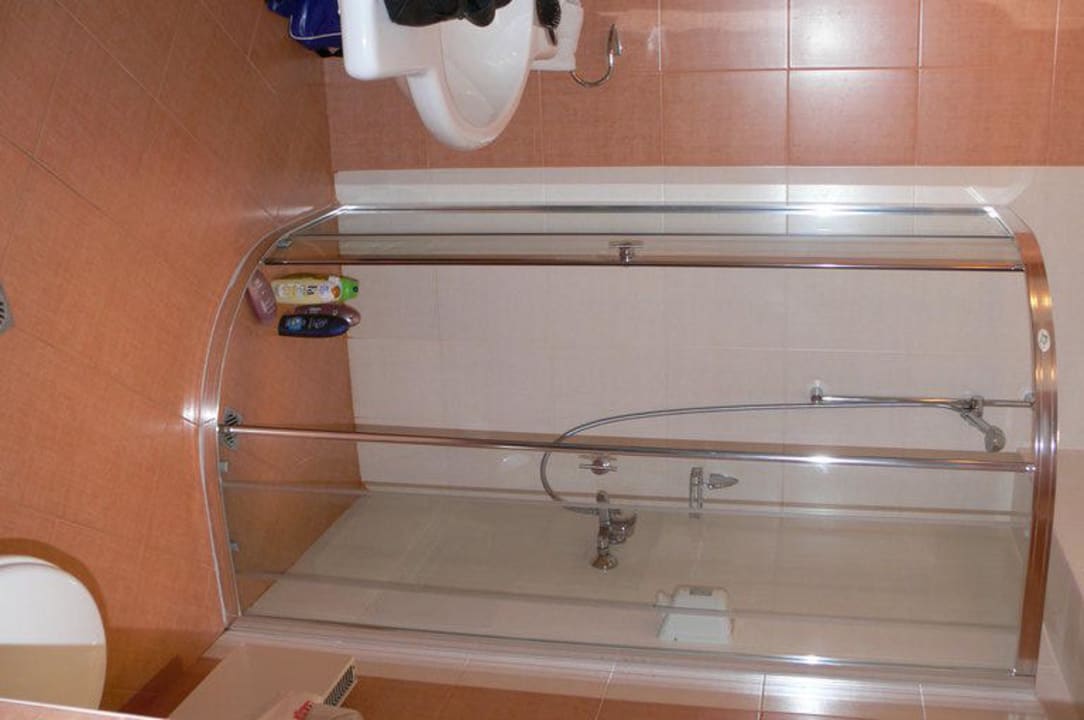 Schön groß das Badezimmer Berlin Golden Beach