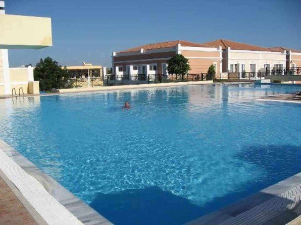 Einer der 12 Pools Porto Bello Royal