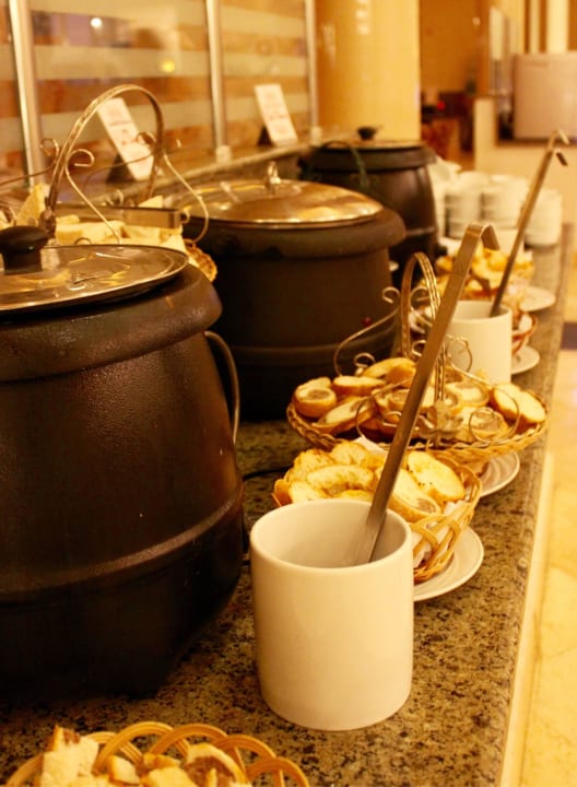 Suppentisch Three Corners Sea Beach Resort