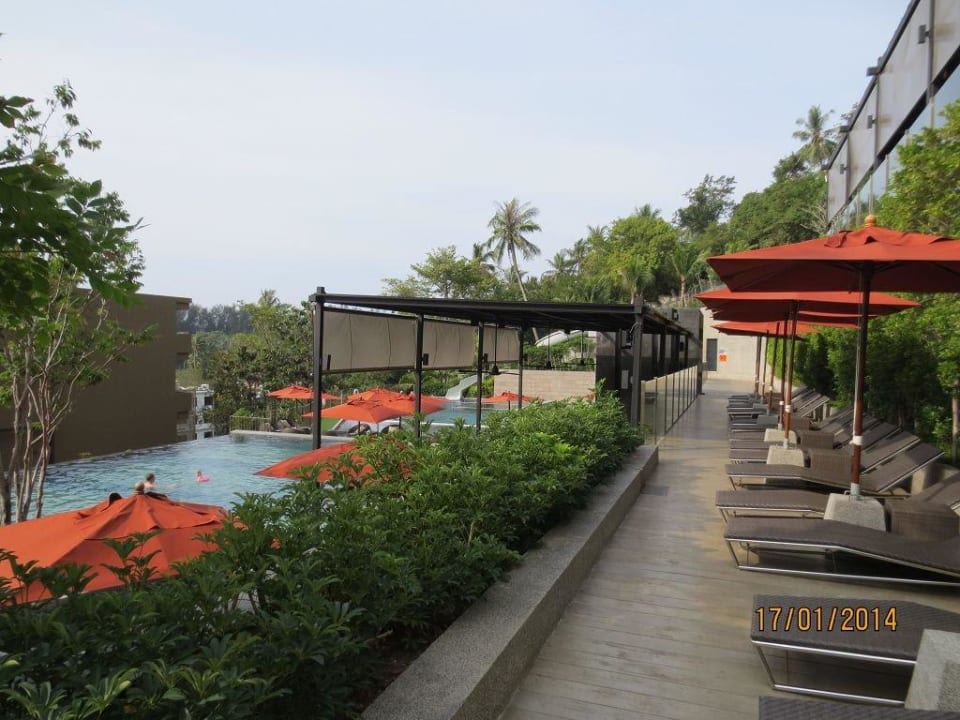 Pool und Liegen SUNSURI PHUKET