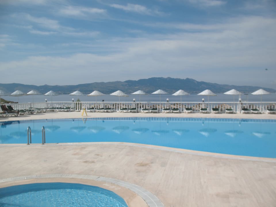 Basen Charm Beach Hotel