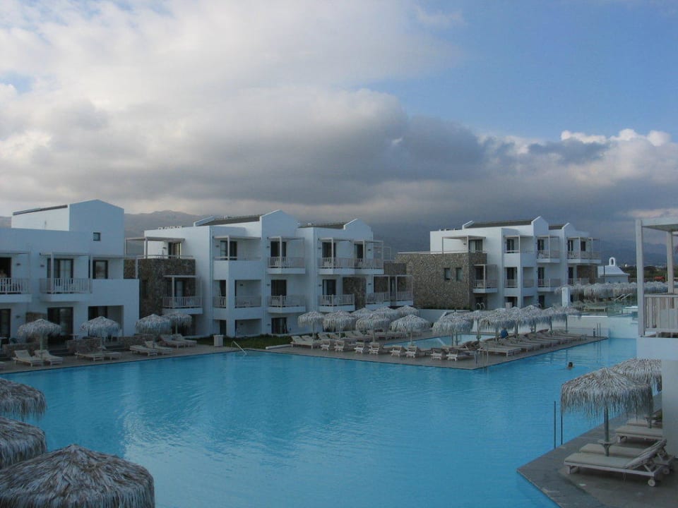 Morgens am Pool Diamond Deluxe Hotel & SPA