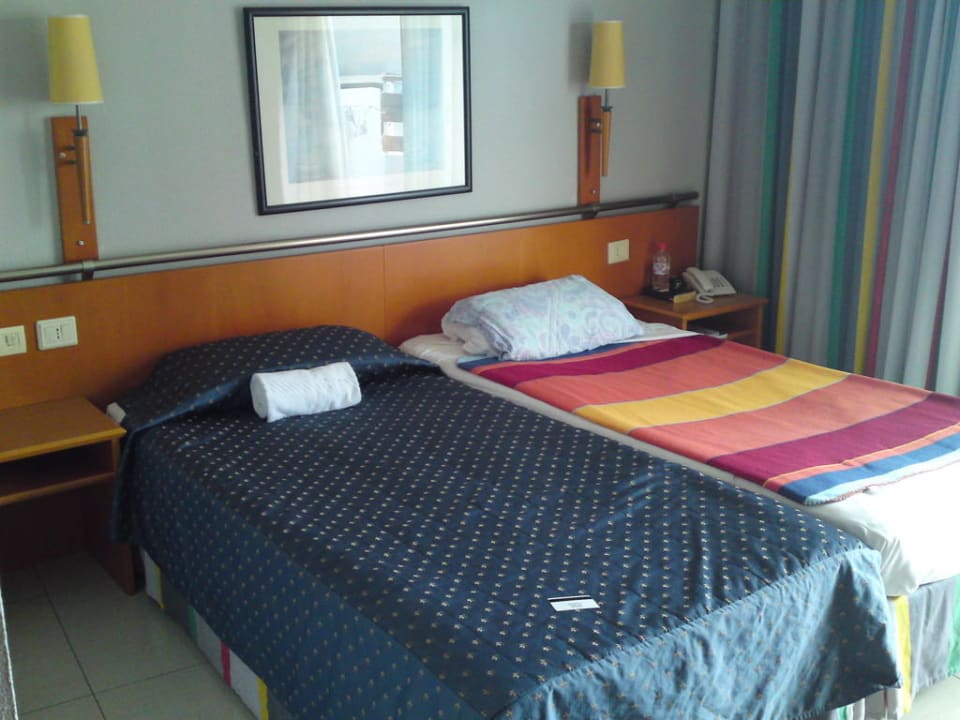 Bett im Zimmer Bull Escorial & Spa