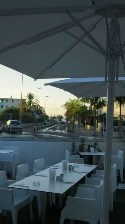 Ausblick vom Restaurant Richtung Meer/Promenade Servatur Playa Bonita