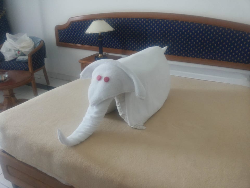 Слон Desert Rose