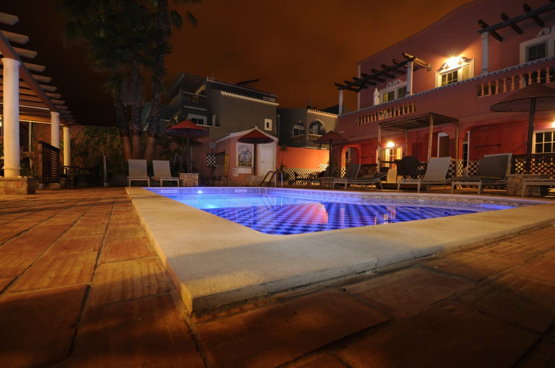 Pool Villas Dom Dinis - Charming Residence