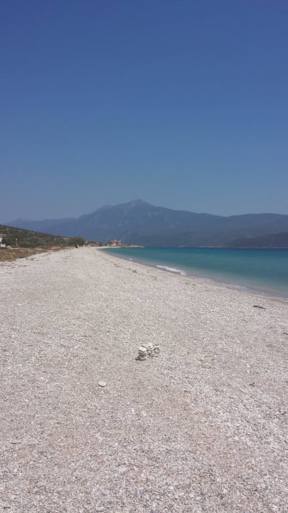 Menschenleerer Strand Hotel Saint Nicholas