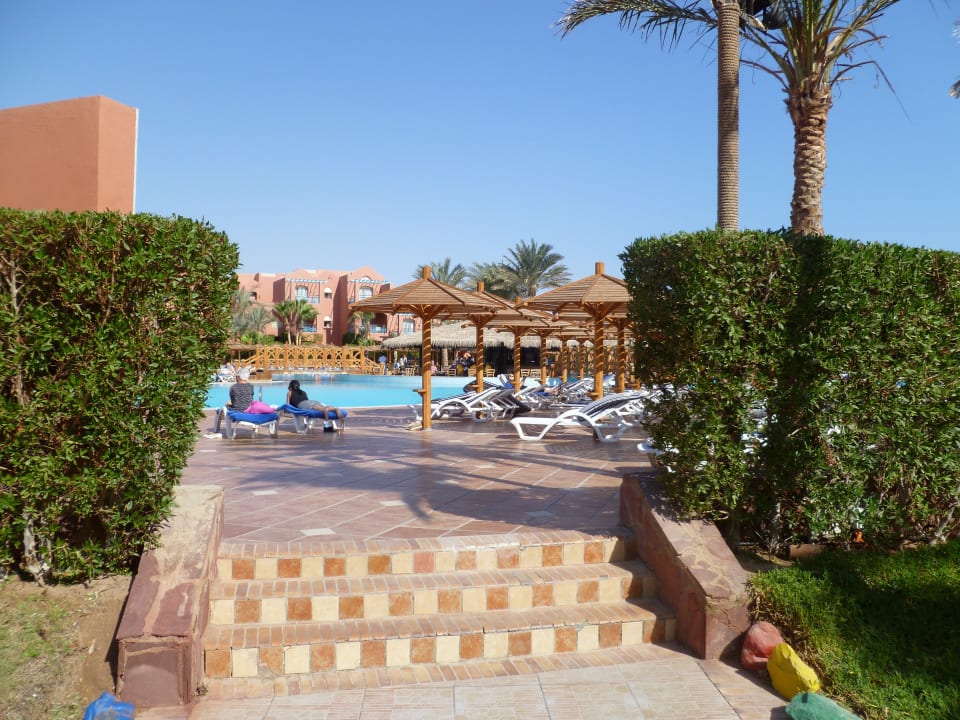 Ein Weg zum Pool TUI MAGIC LIFE Redsina Sharm El Sheikh