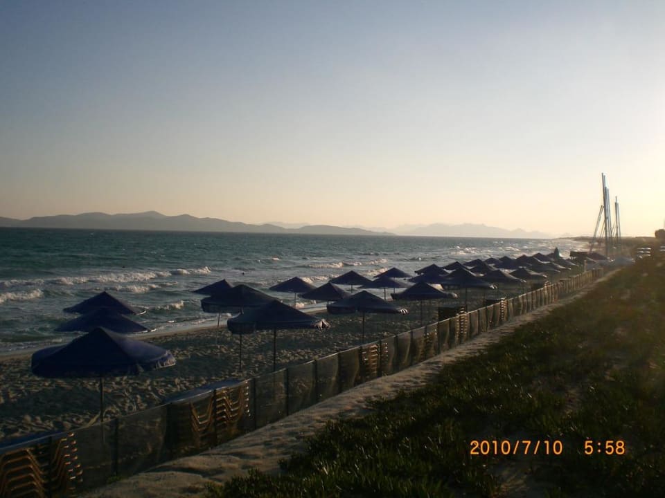 Sonnenaufgang Strand Neptune Luxury Resort