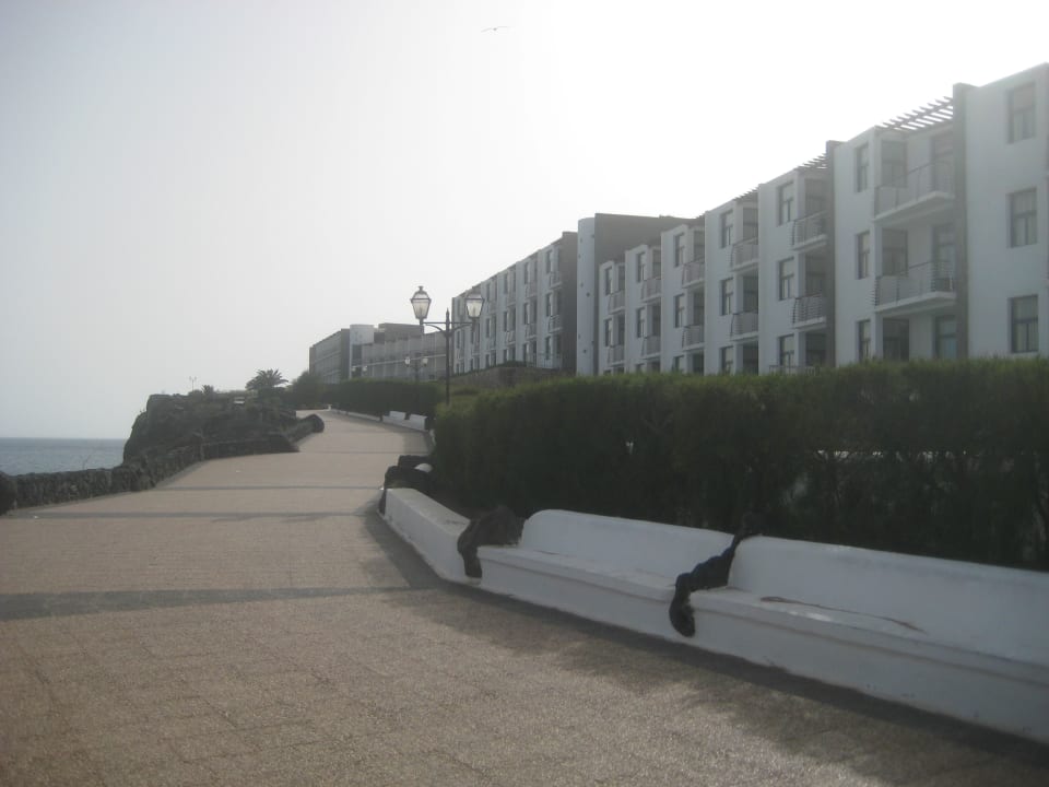 Promenade vor dem Hotel Hotel Mirador Papagayo by LIVVO