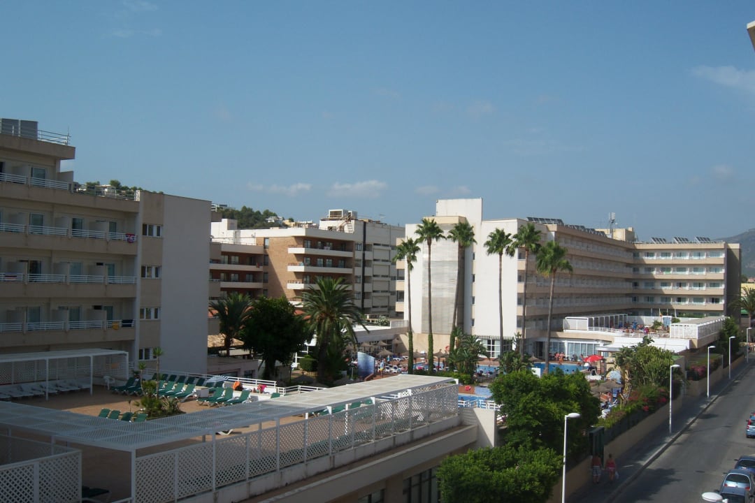 Ausblick vom Zimmer 3. Stock nach rechts Globales Playa Santa Ponsa