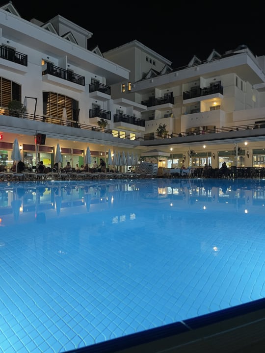 Pool Side Aquamarin Resort & Spa