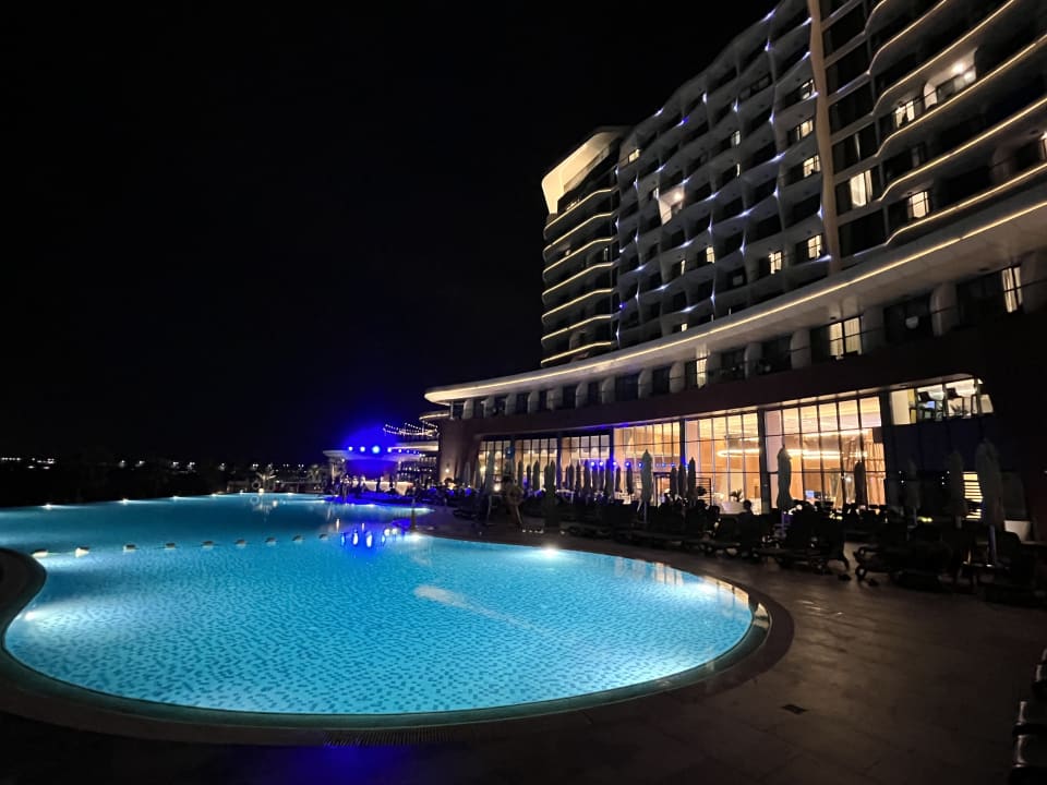 Pool Hampton by Hilton Marjan Island