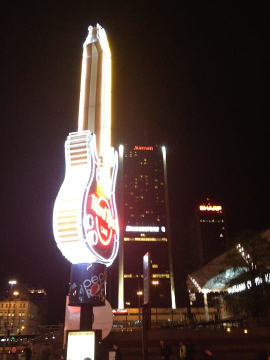 Marriot bei Nacht von Hard Rock Cafe Warsaw Marriott Hotel