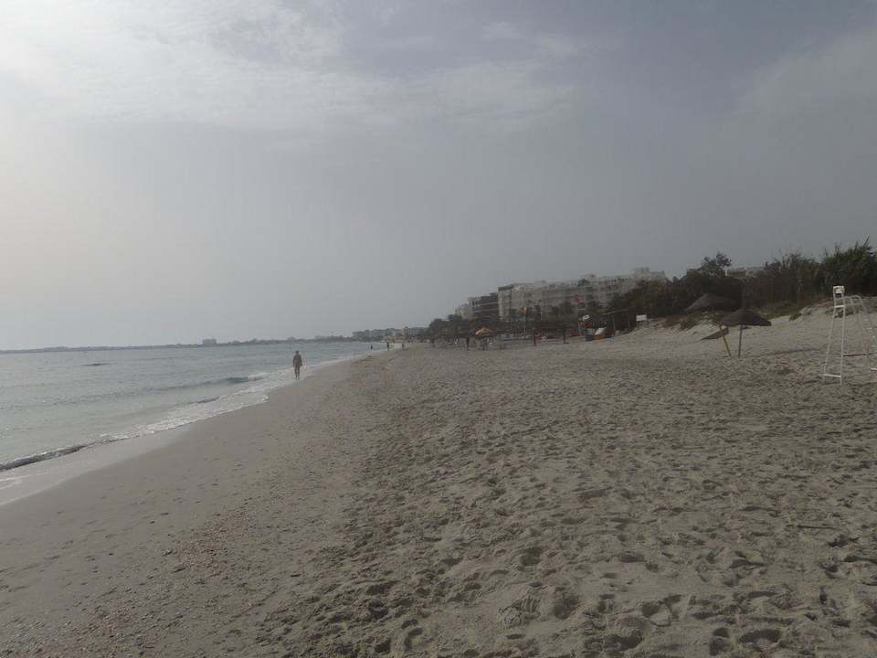 Traumhafter Strand von der anderen Seite Hotel El Mouradi Cap Mahdia