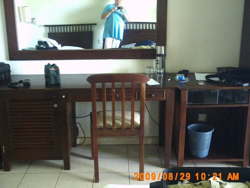 Veraltetes Mobiliar EKHO Surf