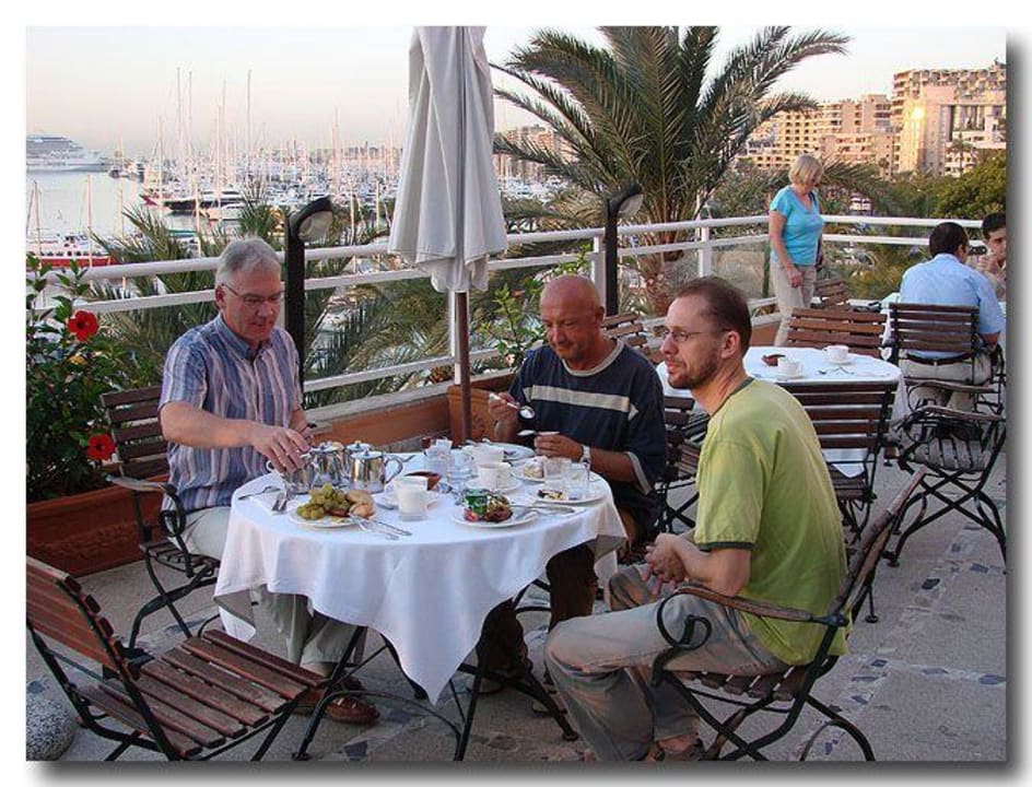 Śniadanie na tarasie Hotel Mirador