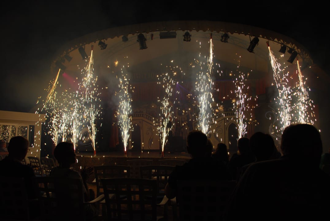 Pefekte Abendunterhaltung mit Feuerwerk Seher Kumköy Star Resort & Spa