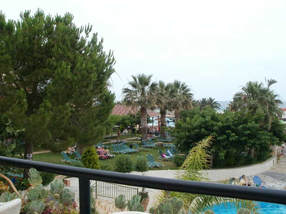 Man muss nicht immer am Strandliegen Eri Beach & Village