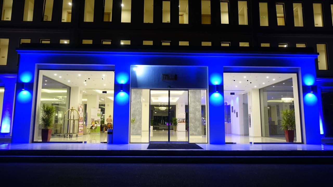 Haupteingang Asterias Beach Resort