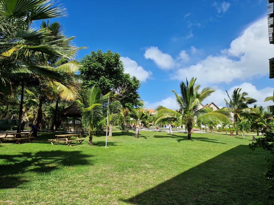 Gartenanlage Crystals Beach Resort Belle Mare, a member of Radisson Individuals