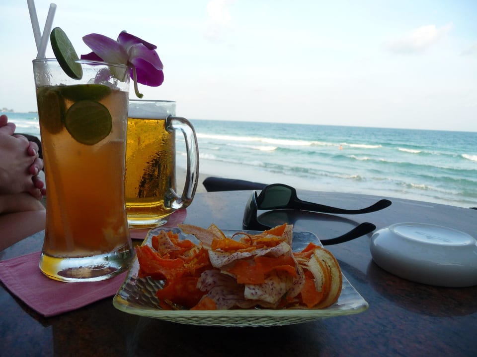 Happy Hour @Poppies Bar Anavana Beach Resort