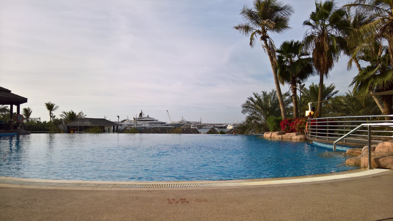 Pool Le Meridien Mina Seyahi Beach Resort & Waterpark