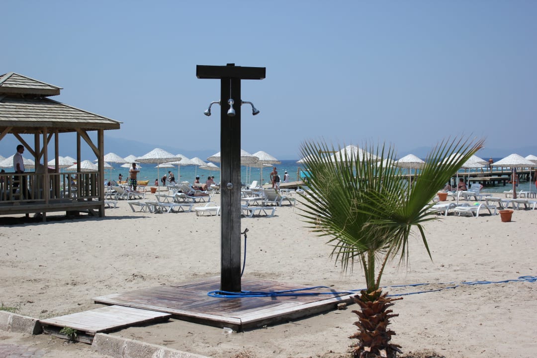 Duschen am Hotelstrand Grand Belish Resort Hotel & Spa