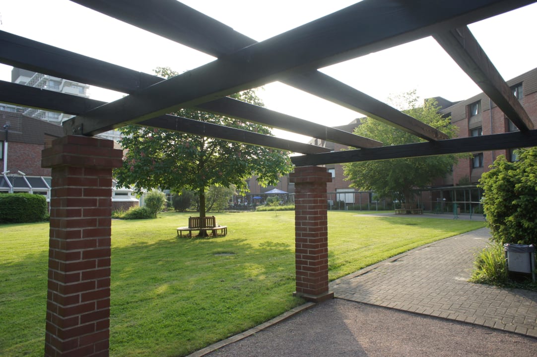 Blick vom Garten her auf das Hotel GSI GSI Hotel Bonn