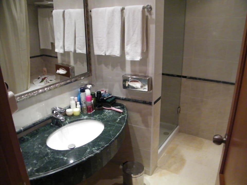 Bad mit Dusche und Badewanne Steigenberger Marhaba Thalasso Hammamet